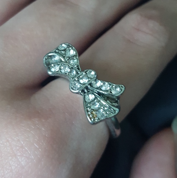 Thin Bow Ring - Picture 1 of 2